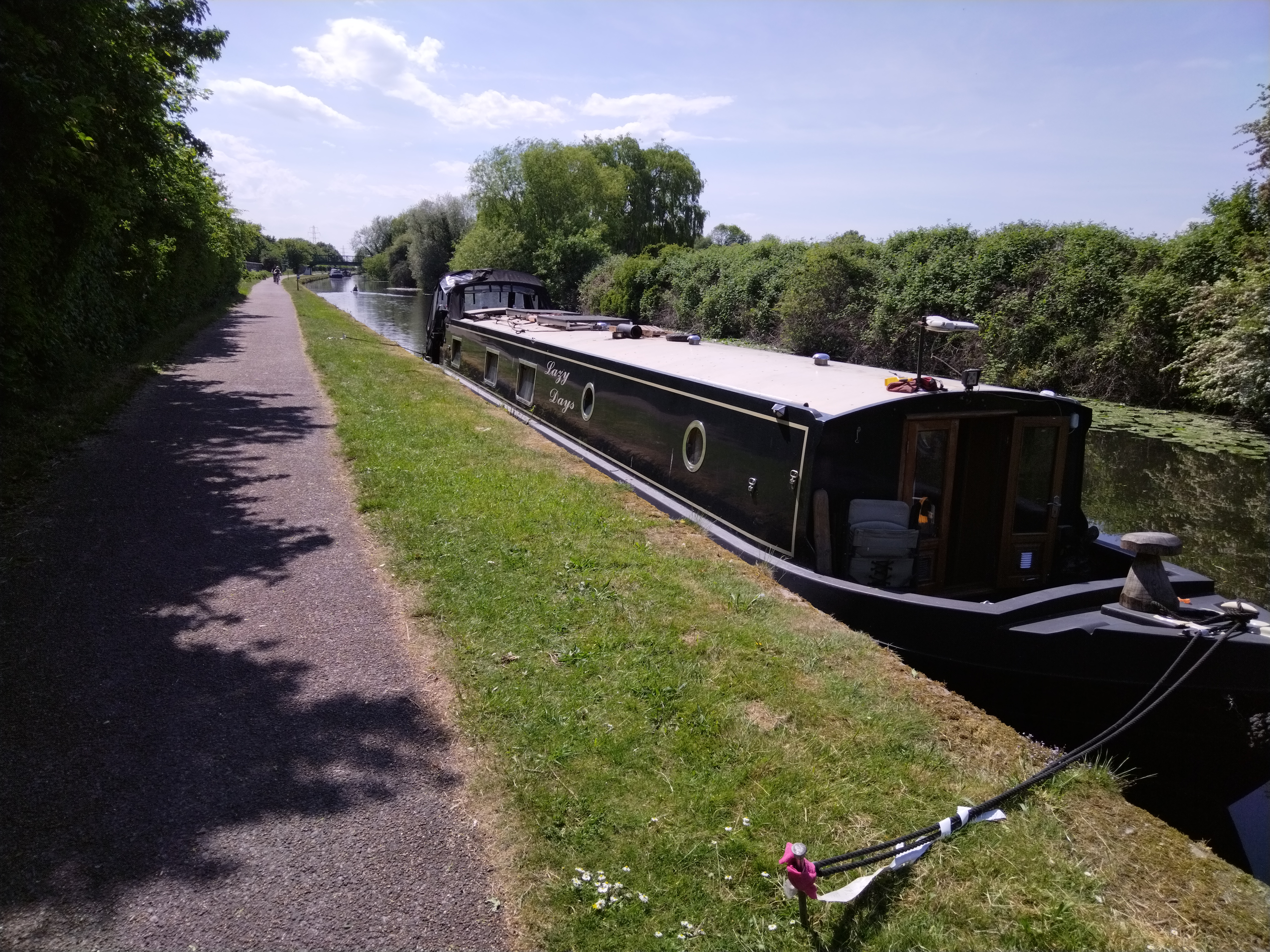 black modern narrowboat on nottingham beeston canal